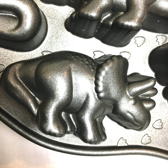 NORDIC WARE Dinosaur Muffin Cupcake Pan EUC - Picture 8 of 12